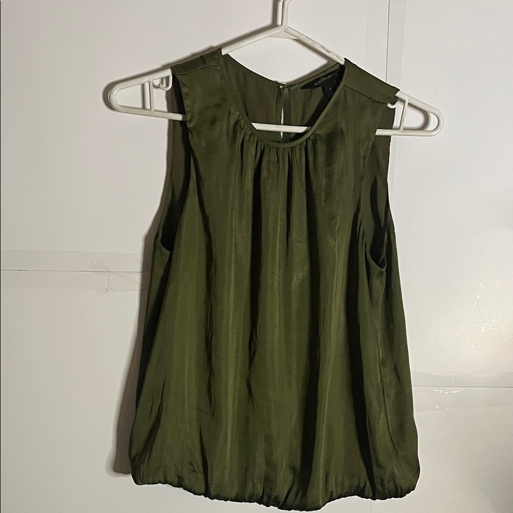 😄Banana Republic satin top elastic bottom small